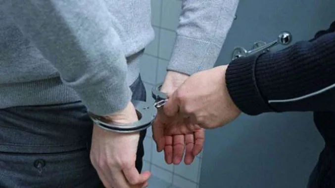 Maloljetniku, osumnjičenom da je uz prijetnju nožem opljačkao kladionicu, određeno zadržavanje