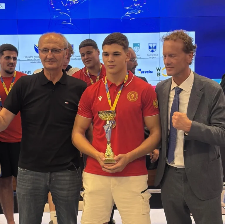 Matiji Roganoviću zlato i pehar za najborbenijeg boksera