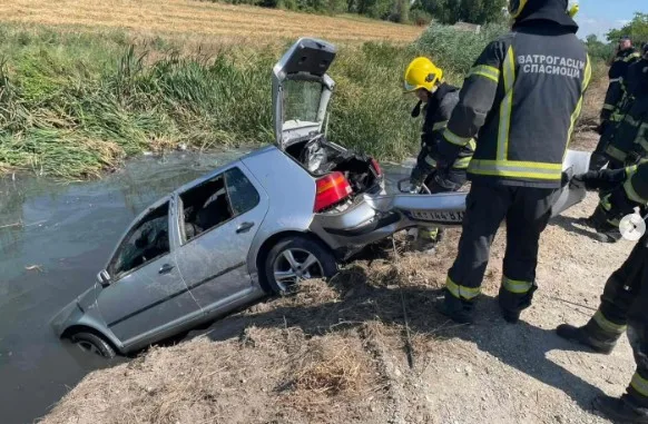 Tragedija u Novom Sadu: Troje poginulo u slijetanju golfa u kanal