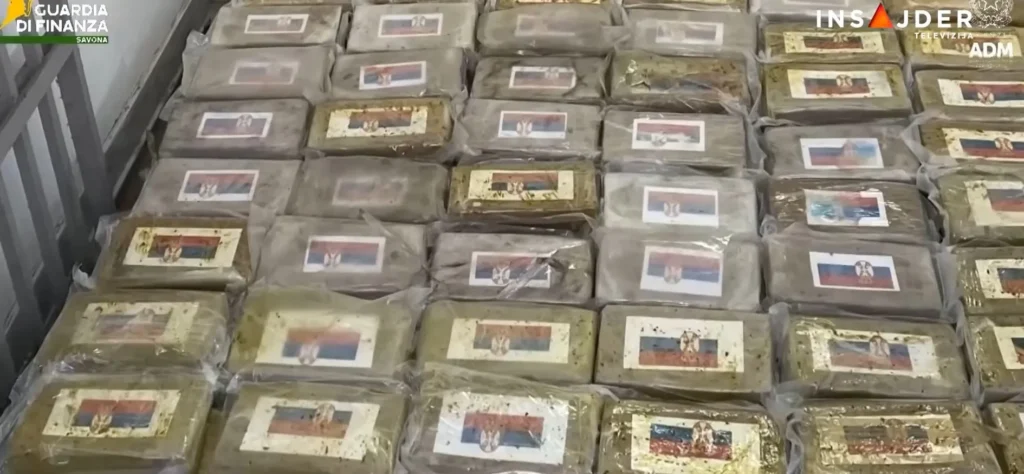 (VIDEO) U Italiji zaplijenjeno oko 800 kilograma kokaina, na velikom broju paketa zastava Srbije