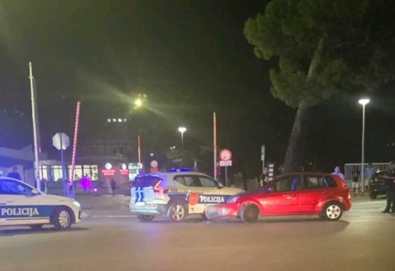 Udes kod Kliničkog centra, udareno policijsko vozilo
