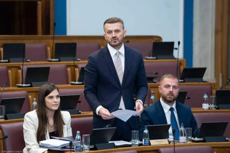 Usvojen Zakon o lokalnim službenicima i namještenicima – profesionalizam ispred politike